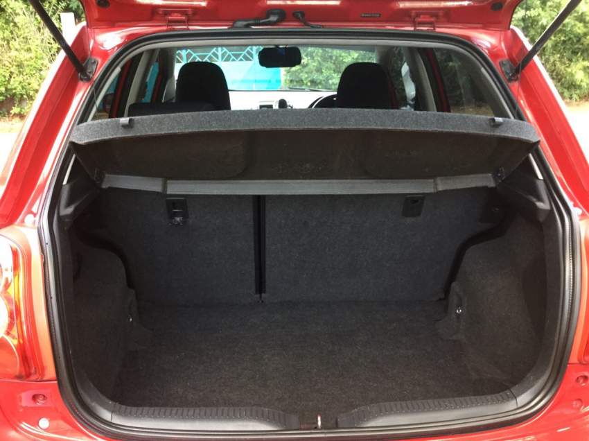 Toyota Auris VVT-I Hatchback 1600cc - 5 - Family Cars  on Aster Vender