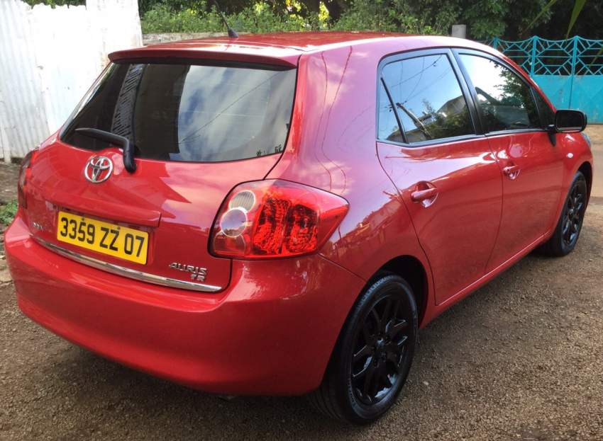 Toyota Auris VVT-I Hatchback 1600cc - 2 - Family Cars  on Aster Vender