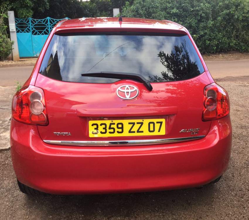 Toyota Auris VVT-I Hatchback 1600cc - 3 - Family Cars  on Aster Vender