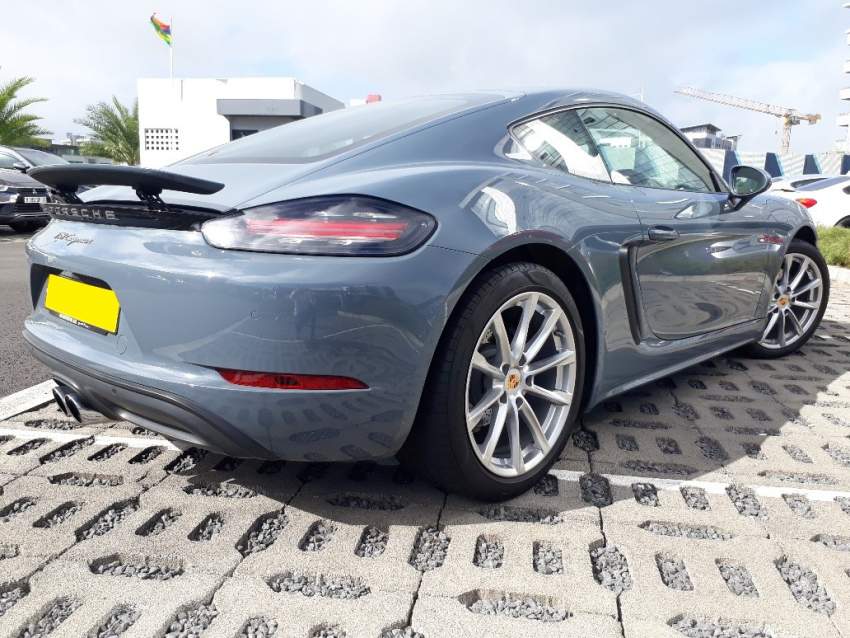 2017 Porsche 718 Cayman - 3 - Sport Cars  on Aster Vender