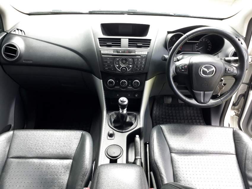 2015 Mazda BT-50 2.2 - 8 - Pickup trucks (4x4 & 4x2)  on Aster Vender