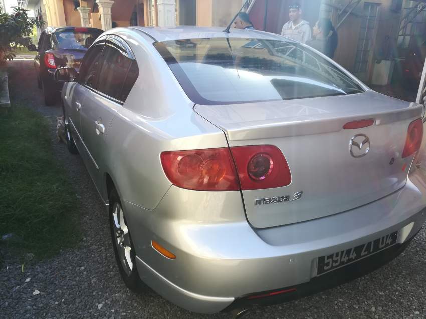 Mazda 3 - 4 - Compact cars  on Aster Vender