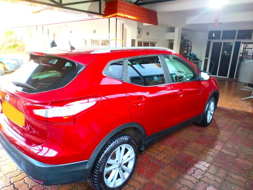 Nissan Qashqai-2015 - 2 - SUV Cars  on Aster Vender