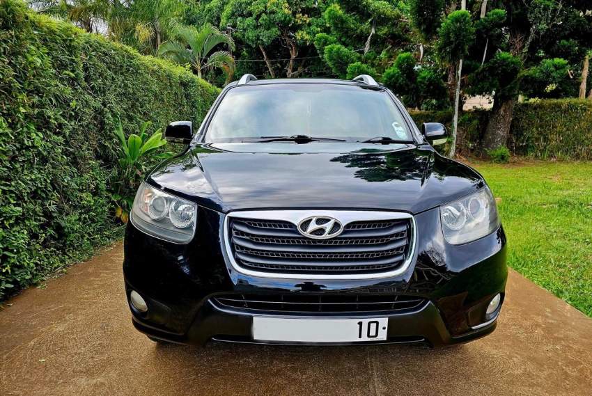 Hyundai  Santa Fe - 7 seater 2010 - 0 - SUV Cars  on Aster Vender