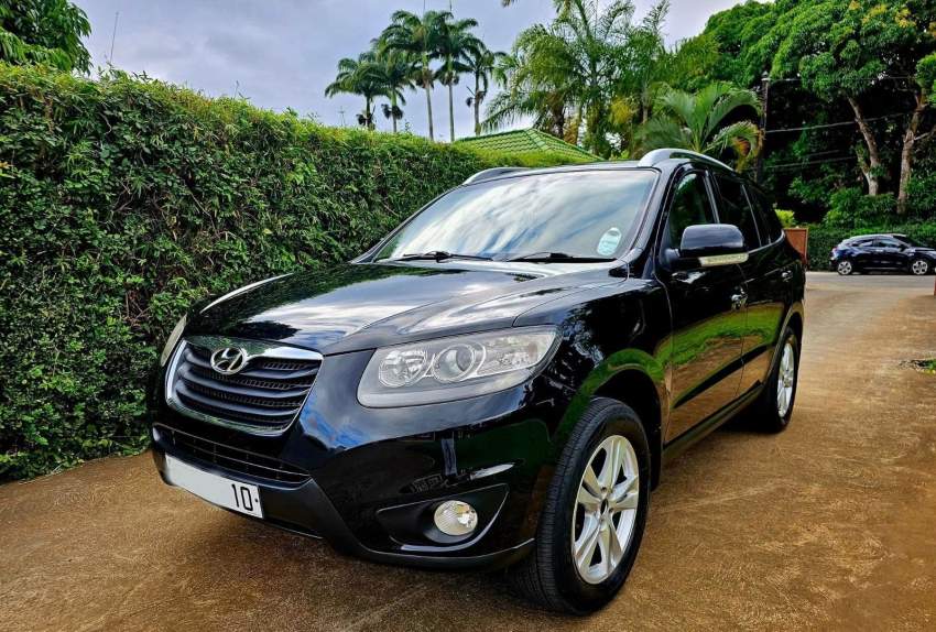 Hyundai  Santa Fe - 7 seater 2010 - 1 - SUV Cars  on Aster Vender