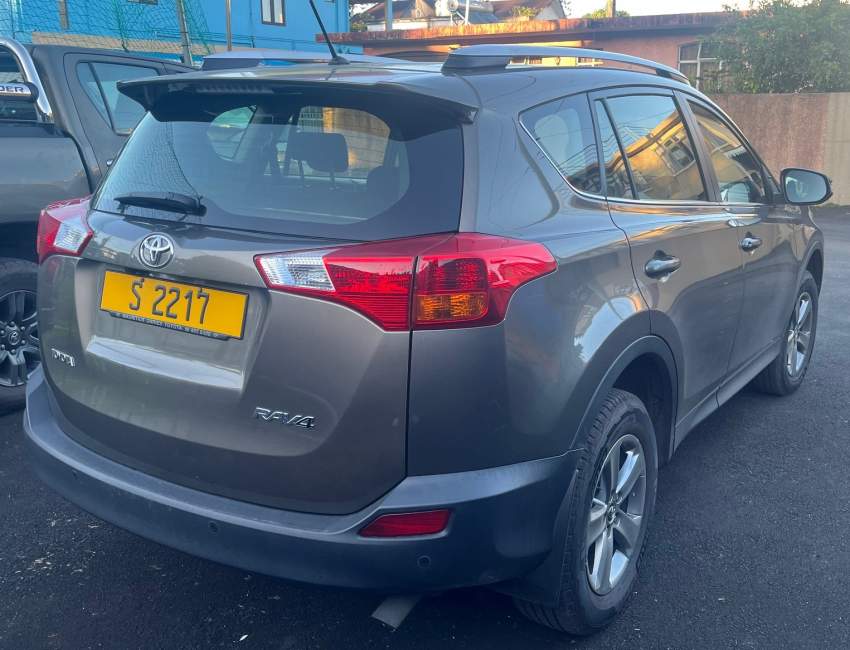FOR SALE TOYOTA RAV 4 2015 MANUAL EXCELLENT RUNNING CONDITION on Aster Vender