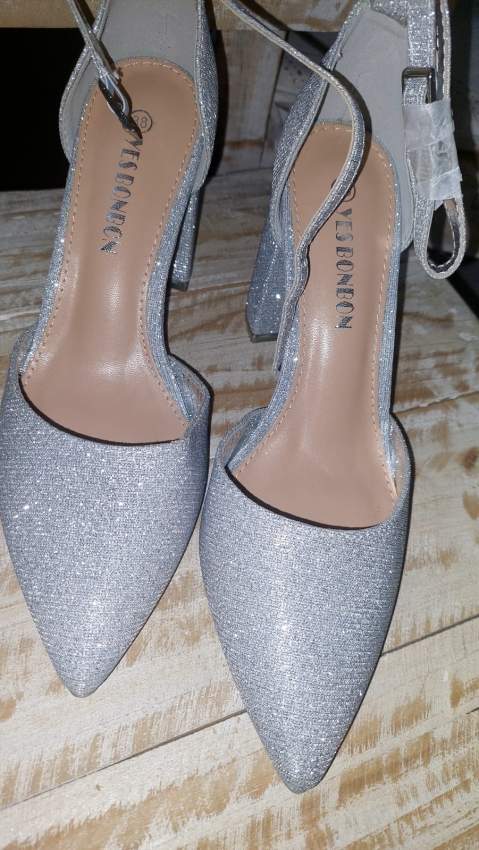 Chaussures Argentées on Aster Vender