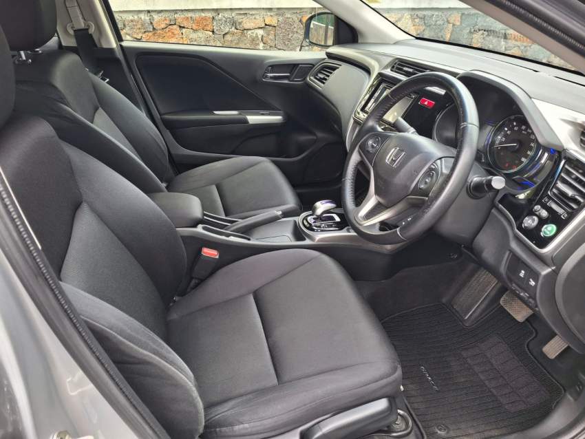 Honda Grace EX - 2015 - 5 - Family Cars  on Aster Vender