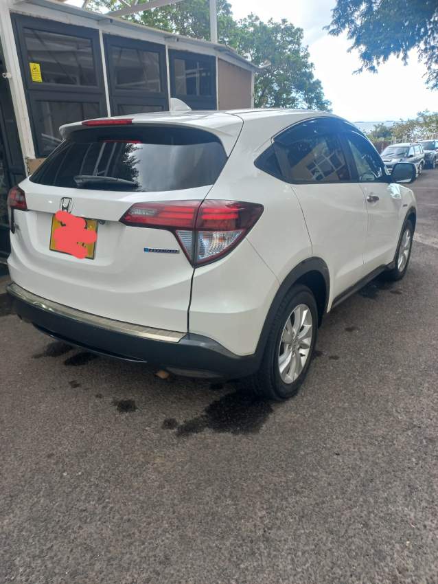 2014 Honda Vezel Hybrid - 2 - SUV Cars  on Aster Vender