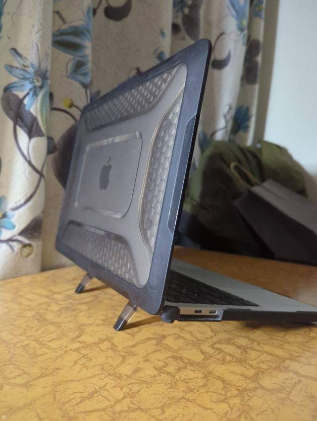 MACBOOK PRO M1 2020 - 6 - Laptop  on Aster Vender