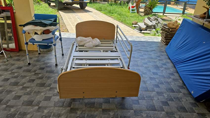 Electrical bed with 06 functions + anti scar matress + equipments. - 0 - Other Medical equipment  on Aster Vender