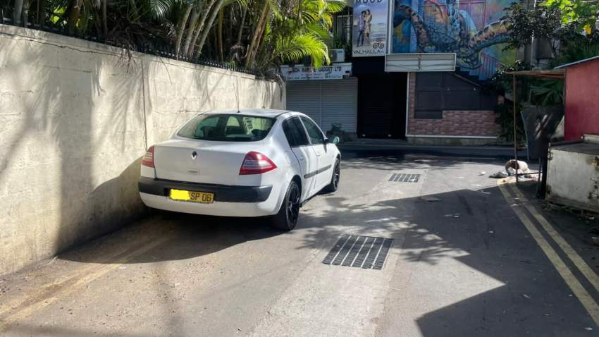 RENAULT MEGANE II 1.4L - 3 - Family Cars  on Aster Vender