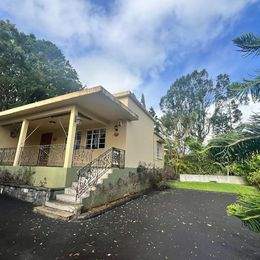 House in 27.2Perch land Curepipe for sale 14M on Aster Vender