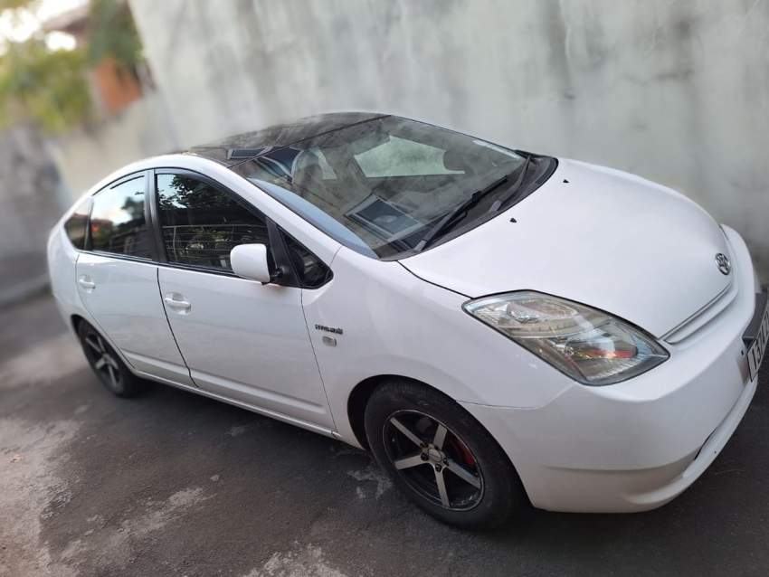 Toyota Prius - 0 - Family Cars  on Aster Vender