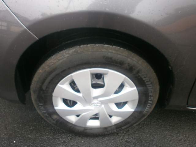 Toyota vitz 2015 Gray - 2 - Family Cars  on Aster Vender