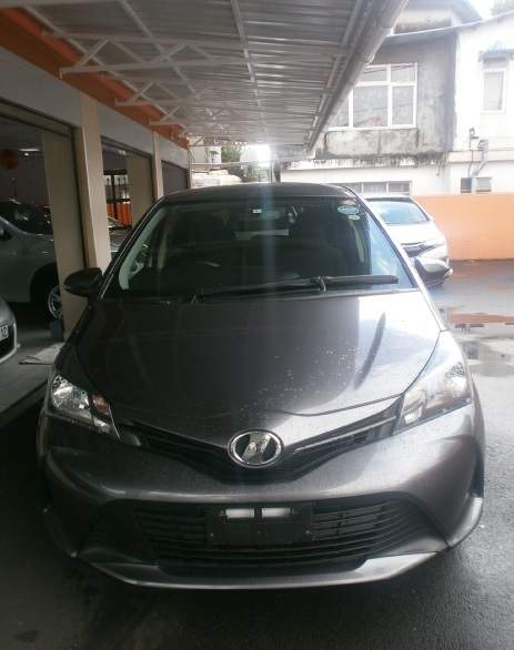 Toyota vitz 2015 Gray on Aster Vender