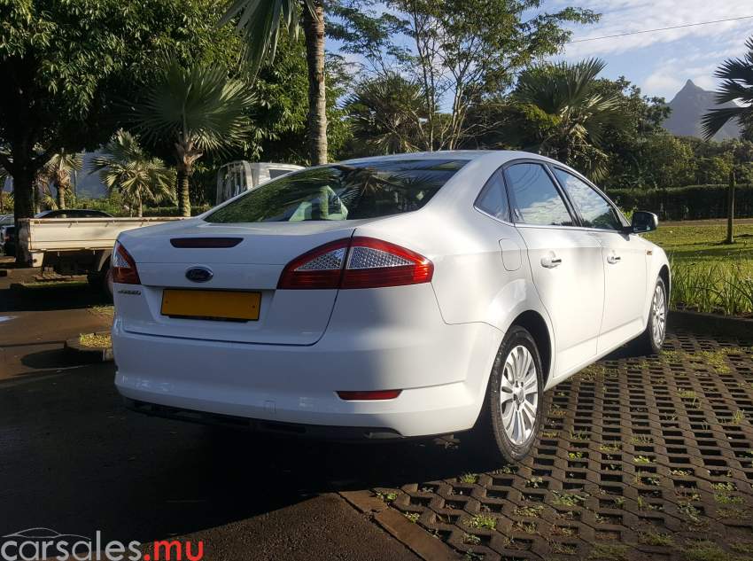 2010 Ford Mondeo 1.6 Ghia - 3 - Family Cars  on Aster Vender