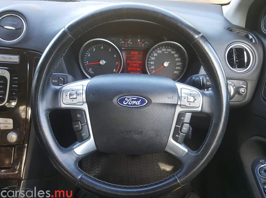2010 Ford Mondeo 1.6 Ghia - 8 - Family Cars  on Aster Vender