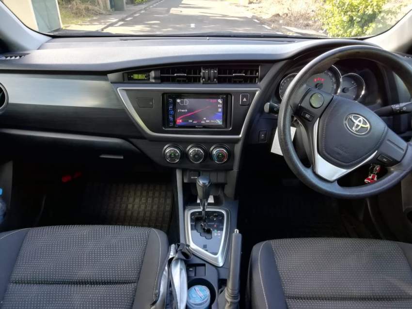 2012 Toyota Auris 1.6 Hatchback - 5 - Compact cars  on Aster Vender