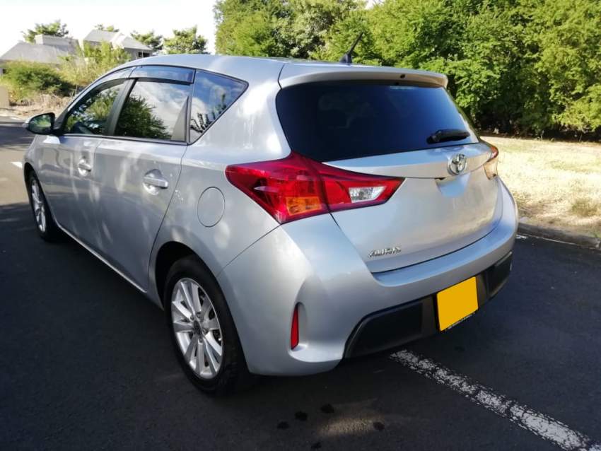 2012 Toyota Auris 1.6 Hatchback - 4 - Compact cars  on Aster Vender