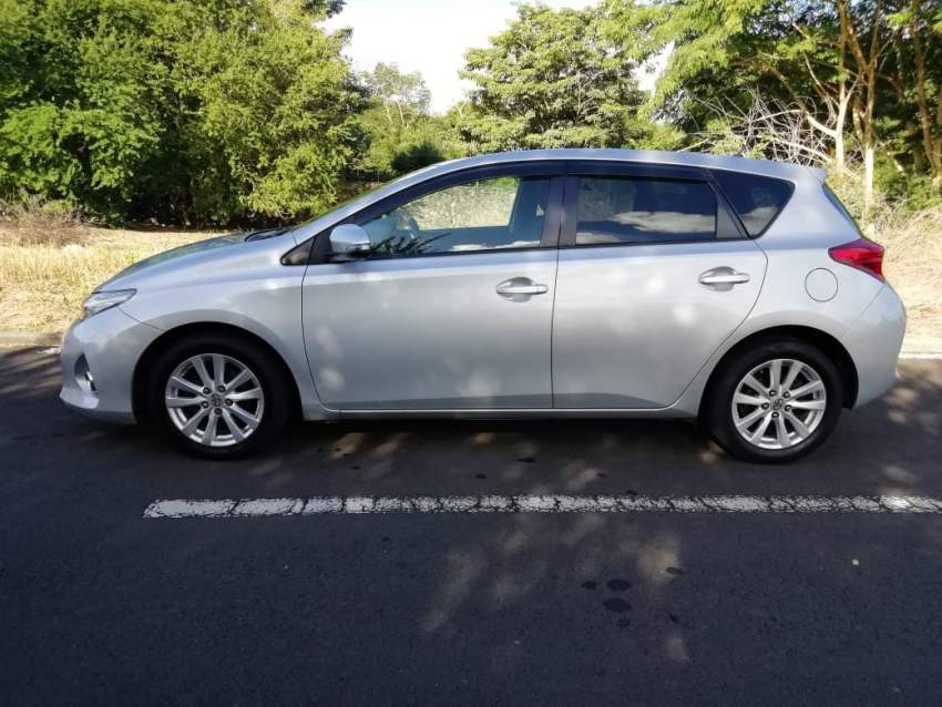 2012 Toyota Auris 1.6 Hatchback - 2 - Compact cars  on Aster Vender