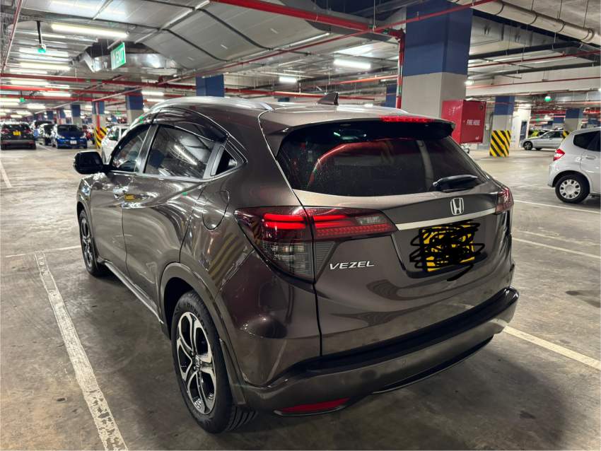 Honda Vezel 2019 - 3 - SUV Cars  on Aster Vender