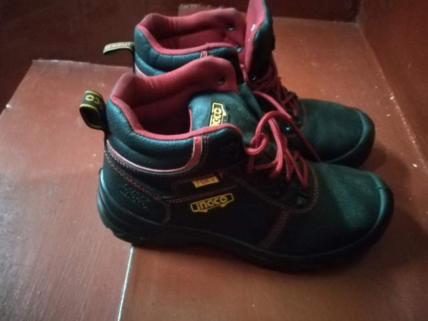 SAFETY SHOES TAILLE 42'....ONE WEEK TAKEN AT A1. - - 1 - Events  on Aster Vender