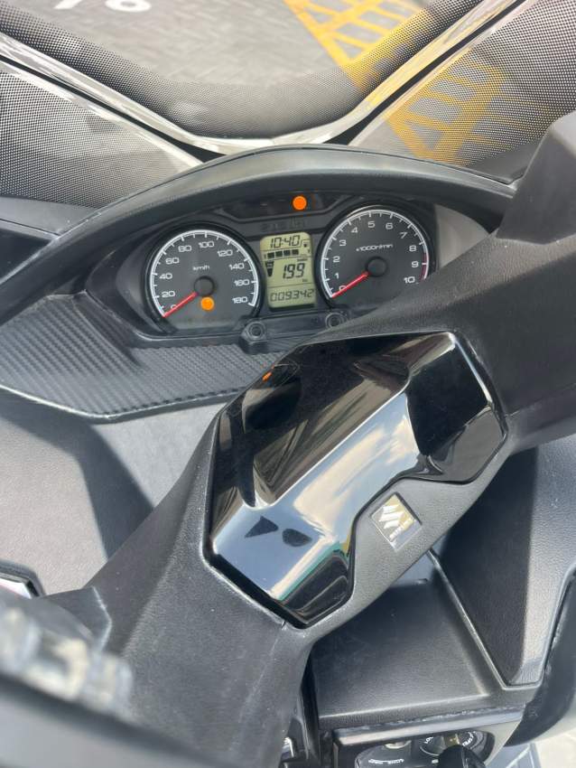 Suzuki Burgman 400 (2023) - 1 - Scooters (above 50cc)  on Aster Vender