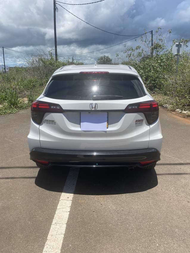HONDA VEZEL RS HYBRIDE - 1 - SUV Cars  on Aster Vender