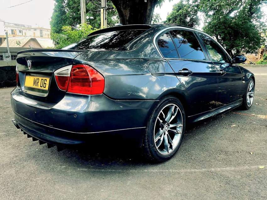 Bmw  325i 2006 - 4 - Family Cars  on Aster Vender