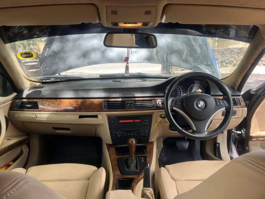 Bmw  325i 2006 - 8 - Family Cars  on Aster Vender