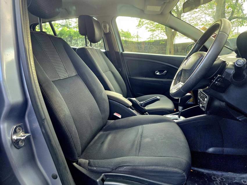 Renault megane -2011 - 7 - Compact cars  on Aster Vender