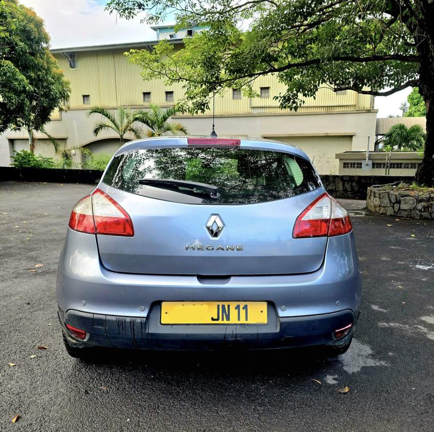 Renault megane -2011 - 3 - Compact cars  on Aster Vender