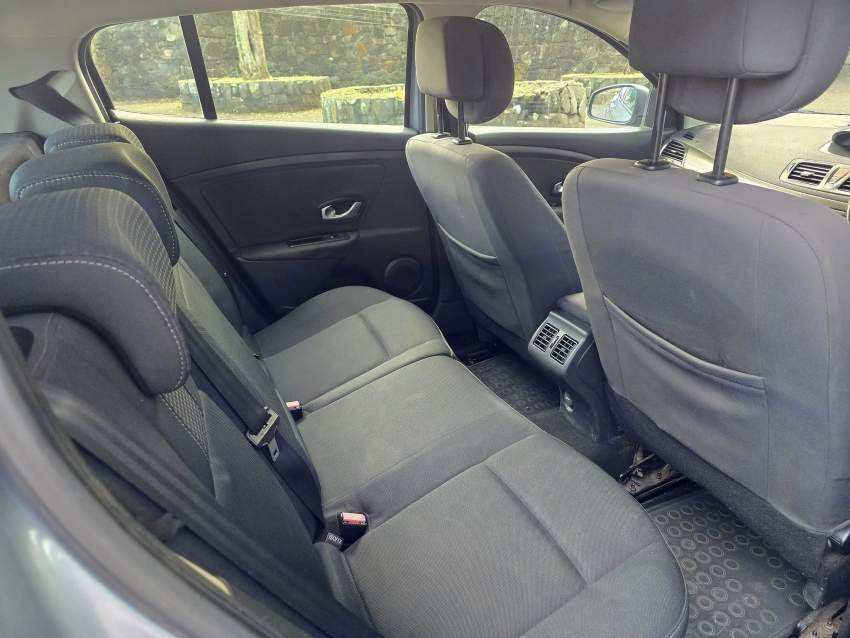 Renault megane -2011 - 6 - Compact cars  on Aster Vender