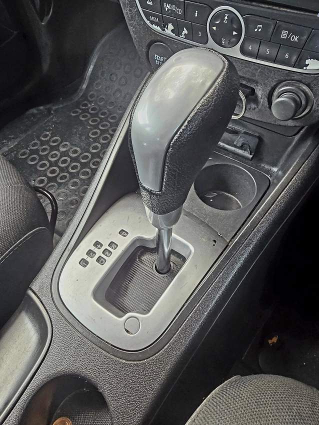 Renault megane -2011 - 8 - Compact cars  on Aster Vender