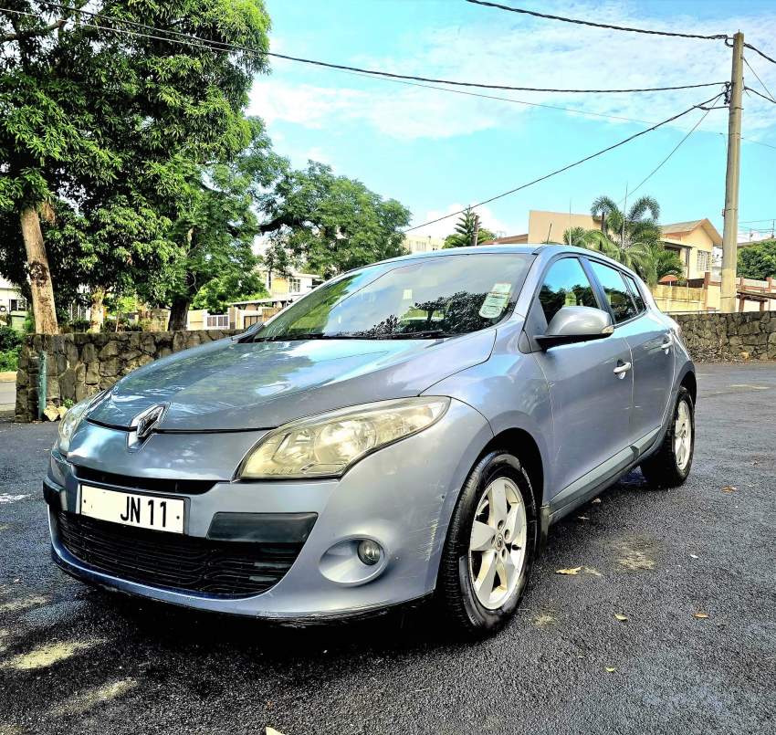 Renault megane -2011 - 2 - Compact cars  on Aster Vender