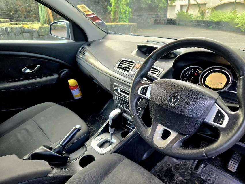 Renault megane -2011 - 9 - Compact cars  on Aster Vender