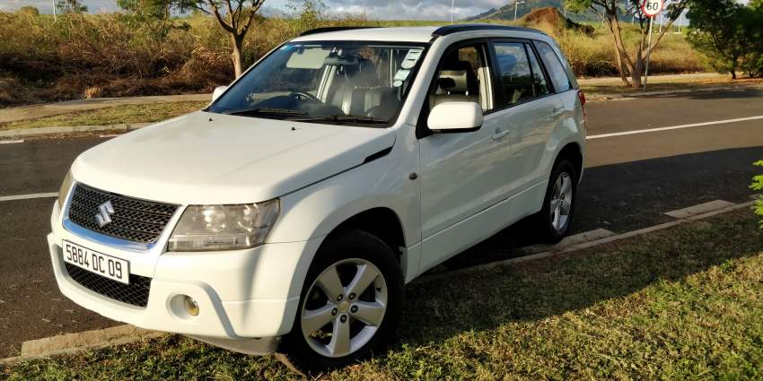 Suzuki Vitara 2.4 - 1 - SUV Cars  on Aster Vender
