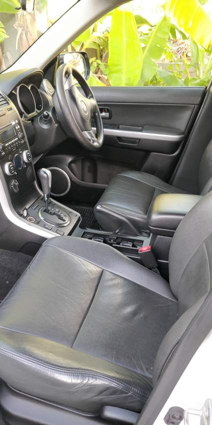 Suzuki Vitara 2.4 - 3 - SUV Cars  on Aster Vender