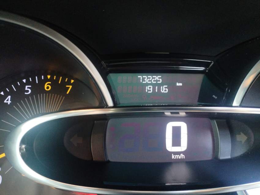 RENAULT CLIO - 0 - Compact cars  on Aster Vender