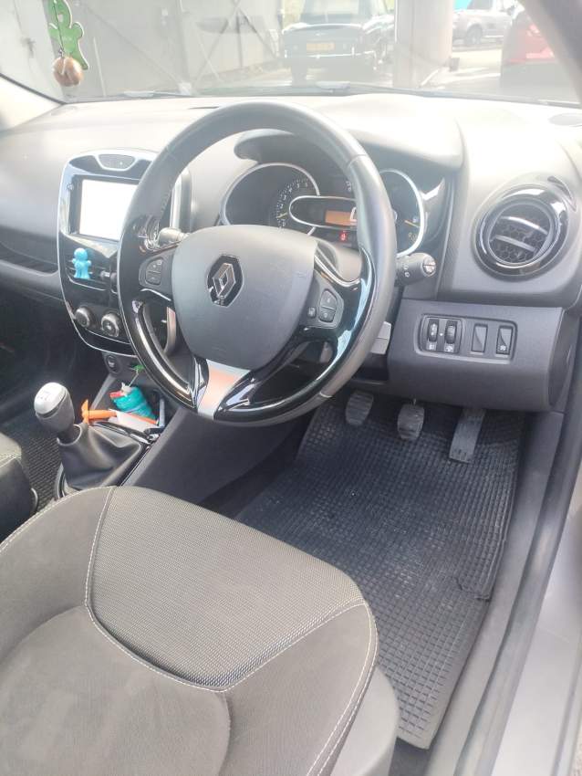 RENAULT CLIO - 2 - Compact cars  on Aster Vender