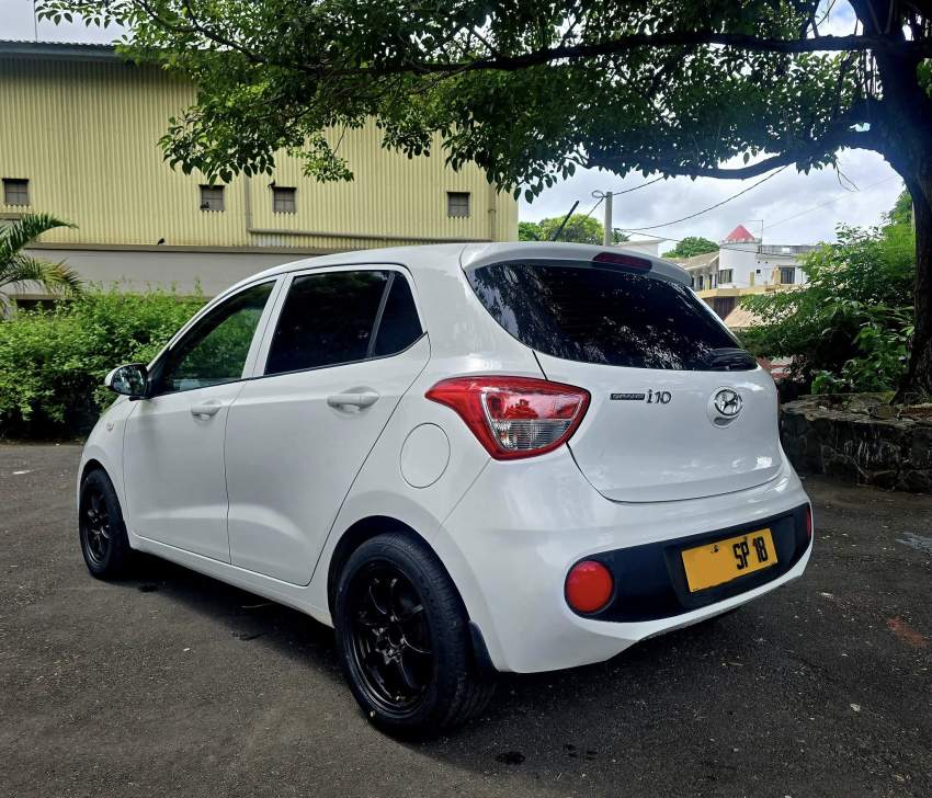 Hyundai Grand I10 2018 - 2 - Compact cars  on Aster Vender