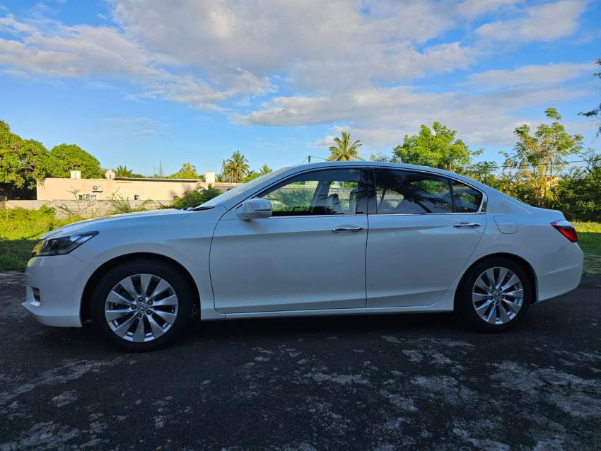 Honda Accord 9th Gen (2015) - 2 - Family Cars  on Aster Vender