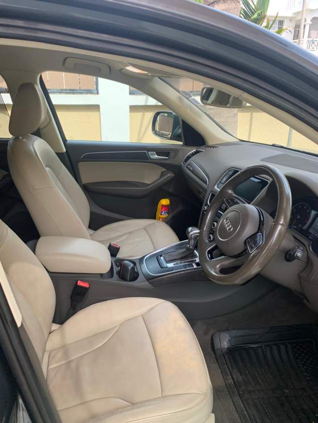 Audi Q5 Quattro 2.0 Silver Grey for Sale ! - 2 - SUV Cars  on Aster Vender