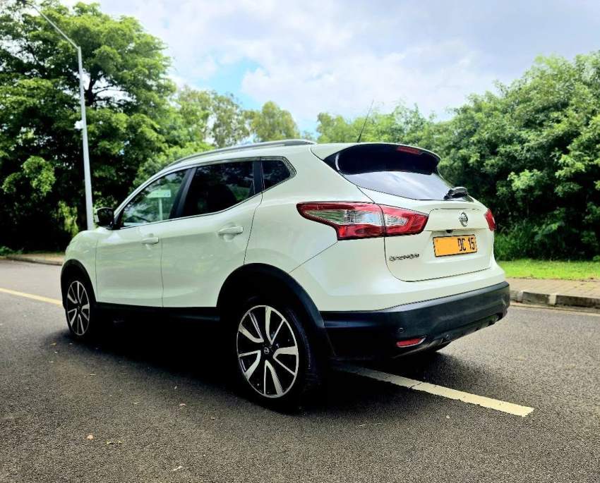 Nissan Qashqai Acenta  2015 - 3 - SUV Cars  on Aster Vender