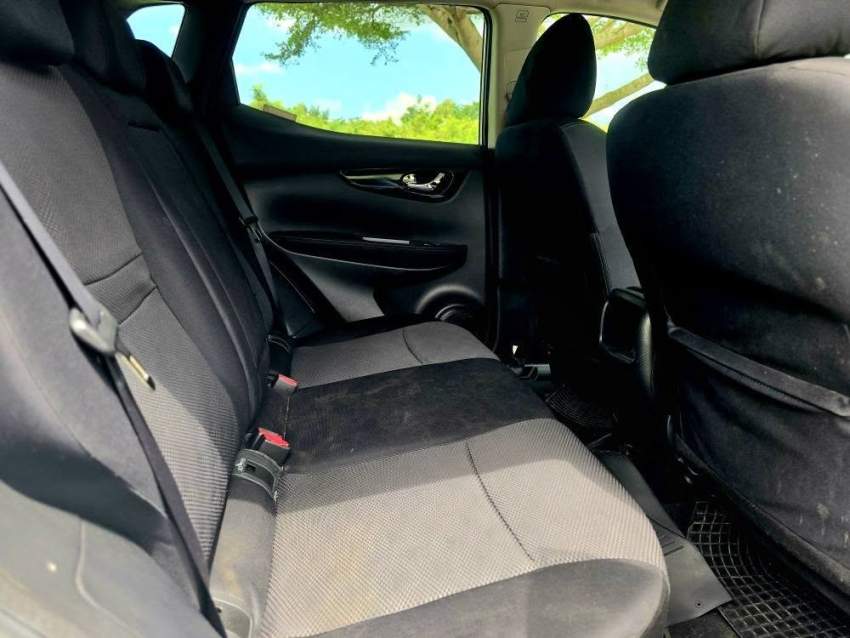 Nissan Qashqai Acenta  2015 - 5 - SUV Cars  on Aster Vender