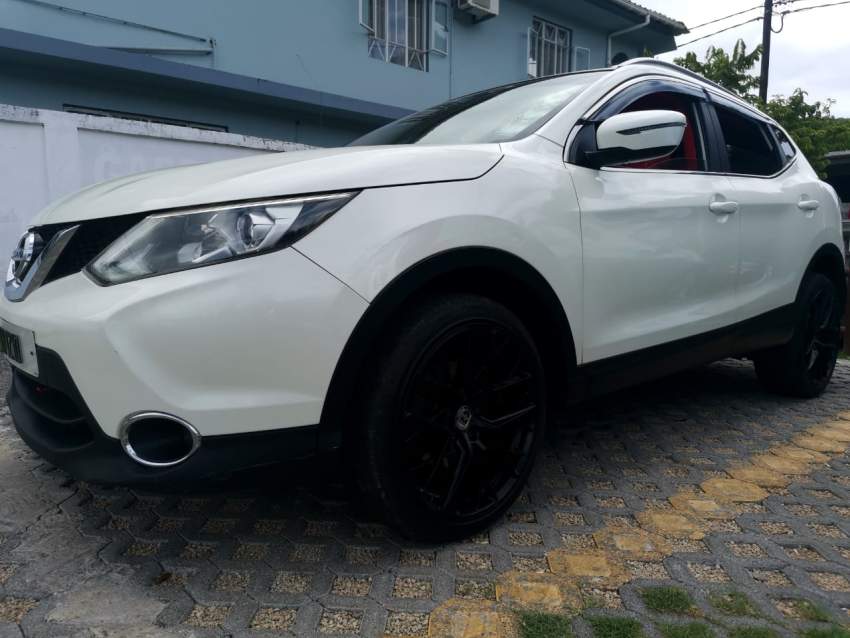 2015 Nissan Qashqai - 3 - SUV Cars  on Aster Vender