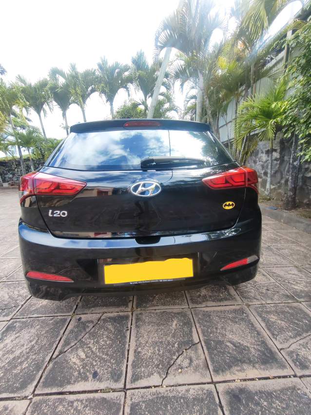Hyundai i20 1.2 Hatchback - Black  2015 - 3 - Compact cars  on Aster Vender