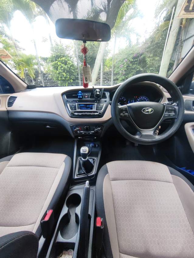 Hyundai i20 1.2 Hatchback - Black  2015 - 6 - Compact cars  on Aster Vender