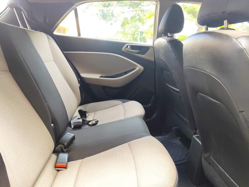 Hyundai i20 1.2 Hatchback - Black  2015 - 5 - Compact cars  on Aster Vender